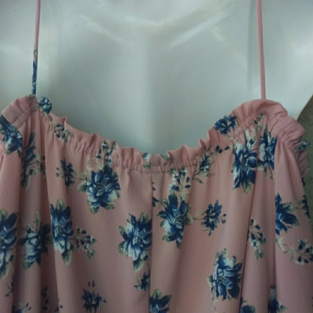 Paper crane cold shoulder flower top - Picture 6 of 7